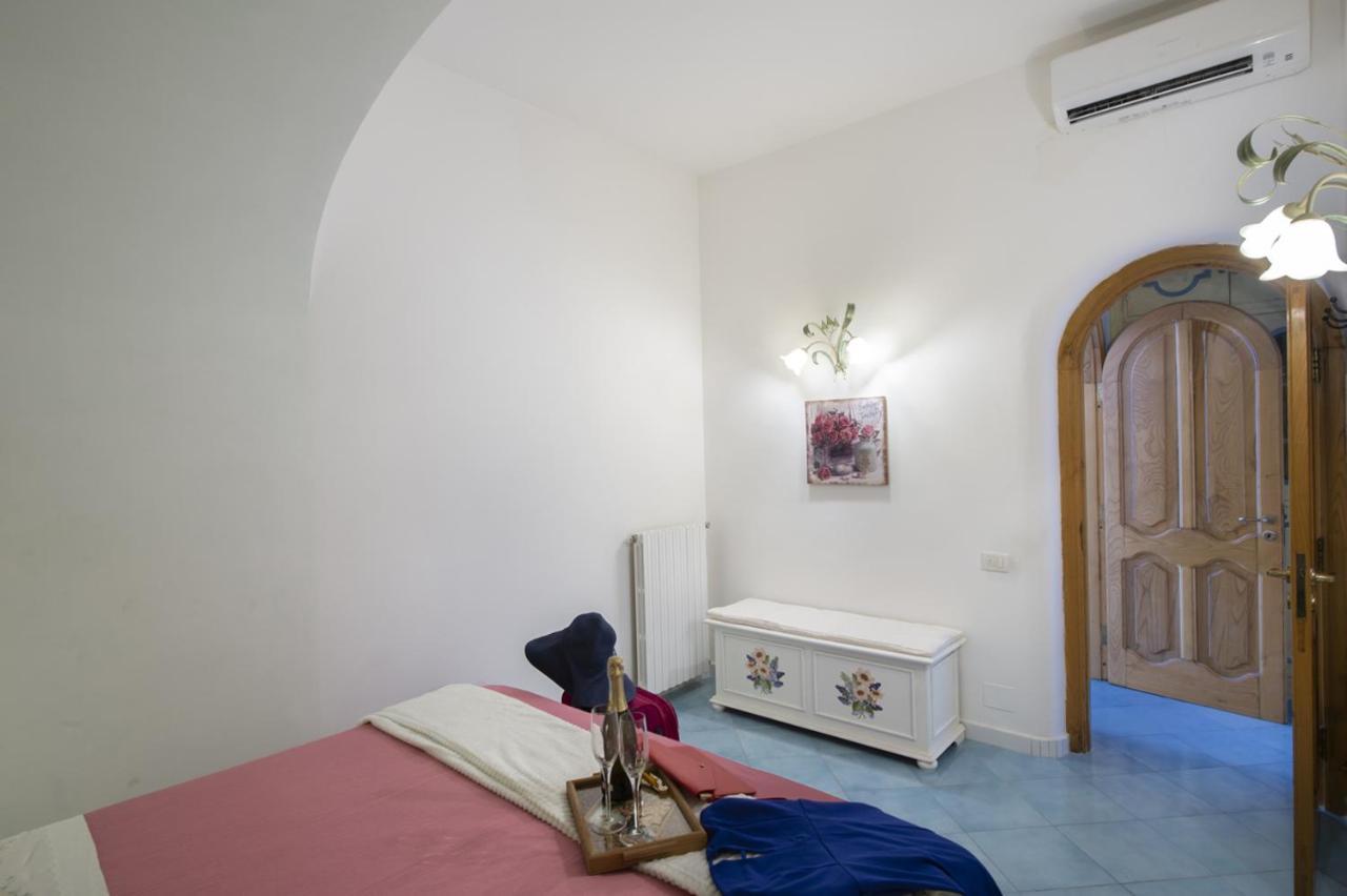 House In The Center At 250mt From The With A Private Parking Praiano
