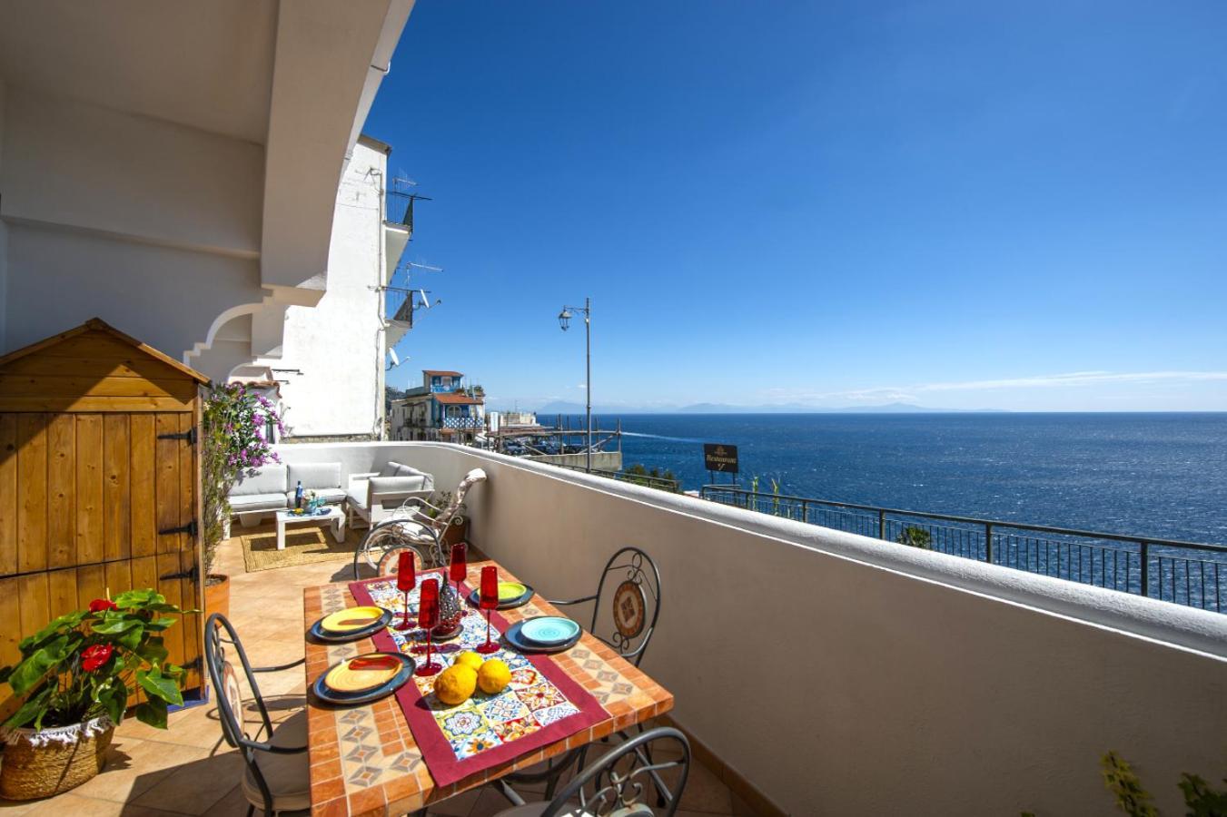 House In The Center At 250mt From The With A Private Parking *