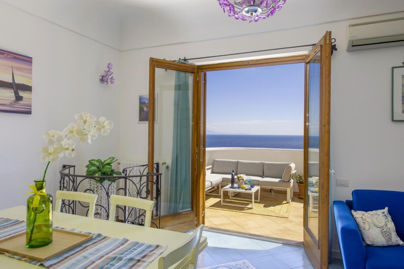 House In The Center At 250mt From The With A Private Parking Praiano
